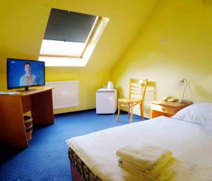 TV a/nebo společenská místnost v ubytování Corvin Hotel