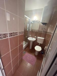 Koupelna v ubytování Guest house Perović + 37 fotografií