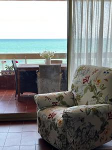 Posezení v ubytování Acogedor y Amplio Apartamento familiar a pie de playa