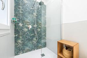 A bathroom at Blanco Rooms