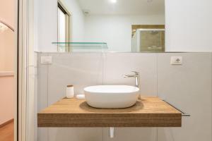 A bathroom at Blanco Rooms