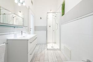 A bathroom at Blanco Rooms Még 37 kép