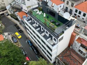 an overhead view of a building with a rooftop garden at Alojamento Central I - Funchal in Funchal