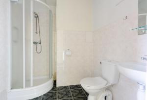 Ένα μπάνιο στο Hotel Vilmaja +23 φωτογραφίες