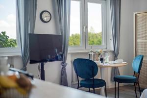 TV a/nebo společenská místnost v ubytování Apartment am See