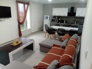 Η κουζίνα ή μικρή κουζίνα στο appt tout confort laveissiere 102