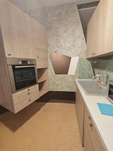 Kuchyň nebo kuchyňský kout v ubytování Luxury Apartment III