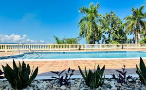 Kolam renang di atau dekat dengan Falcon Views - Airport Transportation Available-Security-Gated