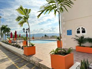 Kolam renang di atau dekat dengan Falcon Views - Airport Transportation Available-Security-Gated