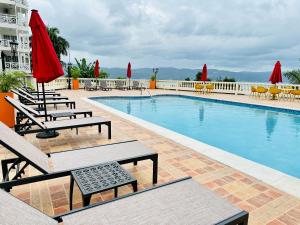 Kolam renang di atau dekat dengan Falcon Views - Airport Transportation Available-Security-Gated