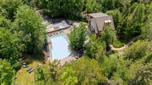 an overhead view of a house with a swimming pool at Les Manoirs Wpool & Hot Tub Near Village 120-7 in Mont-Tremblant
