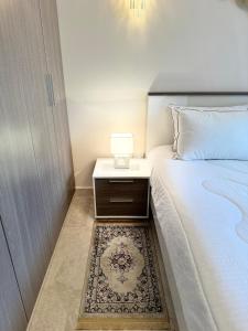 Postel nebo postele na pokoji v ubytování Salalah Hawana Marina Apartment