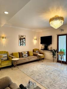 TV a/nebo společenská místnost v ubytování Salalah Hawana Marina Apartment