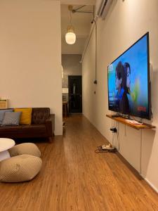 Televisyen dan/atau pusat hiburan di 西晒旅宿墾丁包棟