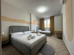 Postel nebo postele na pokoji v ubytování R Apartments