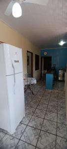 Η κουζίνα ή μικρή κουζίνα στο Arraial Hospedagens