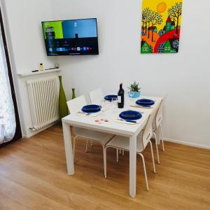 Μια τηλεόραση ή/και κέντρο ψυχαγωγίας στο Casa Vacanze ClaEli