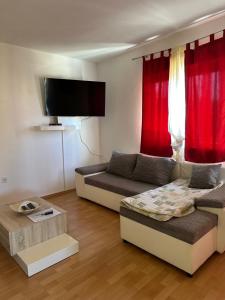 TV a/nebo společenská místnost v ubytování Apartman Jole