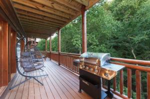 Balkoni atau teres di Black Bear Splash cabin