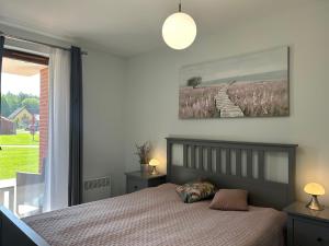 Posteľ alebo postele v izbe v ubytovaní Apartament Łebska Ostoja