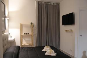 A television and/or entertainment centre at Living Salerno B&b