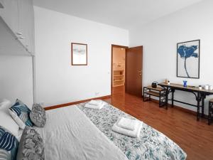 Katil atau katil-katil dalam bilik di Casa Azul Torvaianica +7 gambar