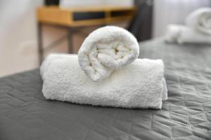 a pile of white towels sitting on a bed at Apartman Centar in Čapljina +14 photos