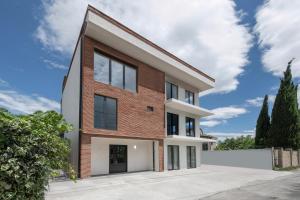 Το κτήριο όπου στεγάζεται  το διαμέρισμα