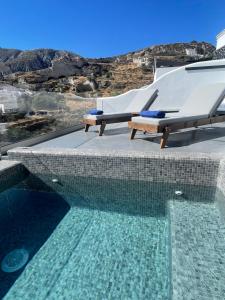 Piscina di Solo Sole Suites Santorini o nelle vicinanze