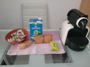 a table with a plate of bread and a box of food at Carpe Diem in Seregno
