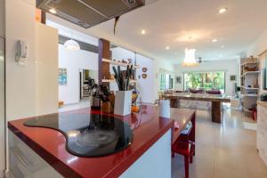 Η κουζίνα ή μικρή κουζίνα στο Amazing 4BR house with private pool
