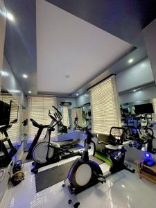 Fitness centrum a/nebo fitness zařízení v ubytování Dynamic Charis + 2 fotografie