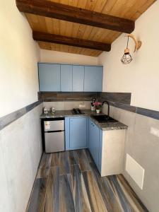 Η κουζίνα ή μικρή κουζίνα στο VILLETTA ZU CALUZZU