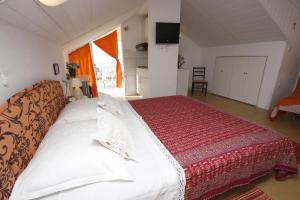 Postel nebo postele na pokoji v ubytování Apartments Delfin