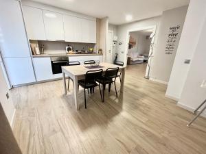 Kuchyňa alebo kuchynka v ubytovaní Apartamento Gloria 1 Parking privado gratis