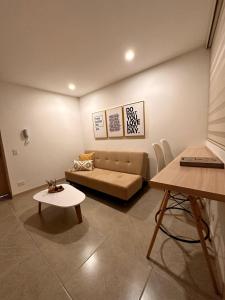 a living room with a couch and a table at Belmonte Studio 311 in Armenia