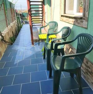 Un balcon sau o terasă la Camera dubla Tuzla cu baie proprie