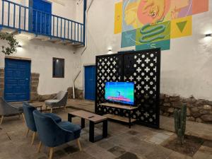 TV a/nebo společenská místnost v ubytování Way Kap Hostel Cusco