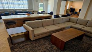 Posezení v ubytování Staybridge Suites - Calgary Airport by IHG
