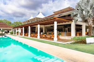 Bazén v ubytování Malinche 423-B, Ocean View 2 Br Condo At Reserva Conchal nebo v jeho okolí