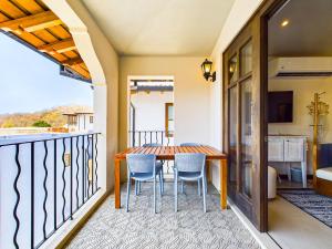 Balkón nebo terasa v ubytování Miraflores 42 Ocean View Condo At Las Catalinas