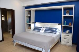 เตียงในห้องที่ Casa Cocoa - 3 Br Home In Playa Langosta +29 ภาพ