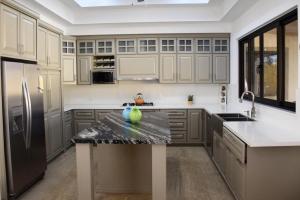 ครัวหรือมุมครัวของ Casa Cocoa - 3 Br Home In Playa Langosta
