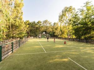 Tenis lub squash w obiekcie Les Appartements aux Restanques du Golfe de St Tropez - maeva Home - Appartement 2 Pièces 4 Personnes - Confort MAE-3354 lub w pobliżu