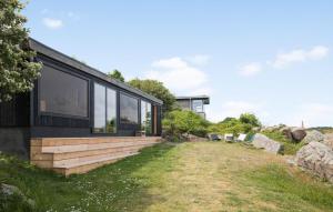 Vrt pred nastanitvijo 1 Bedroom Awesome Apartment In Allinge