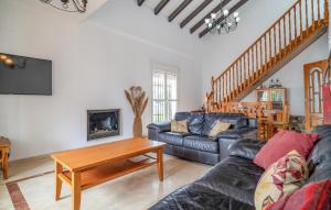 Χώρος καθιστικού στο Nice Home In Chiclana De La Fronter