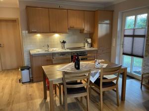 Kuchyň nebo kuchyňský kout v ubytování Alter Badweg Holiday Apartment 1