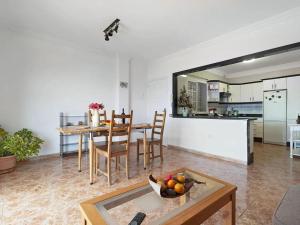 Kuchyň nebo kuchyňský kout v ubytování Spacious holiday home with private terrace + 33 fotografií