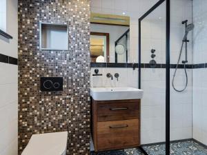 Ένα μπάνιο στο Holiday Home in Friesland near Canal & Lake +31 φωτογραφίες