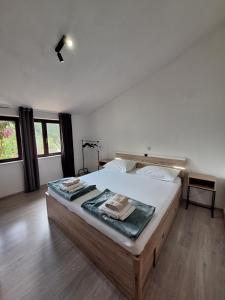 Postel nebo postele na pokoji v ubytování Apartmani Lisičina